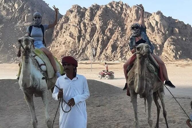 Escursione in Cammello a Sharm El Sheikh: Tramonto nel Deserto