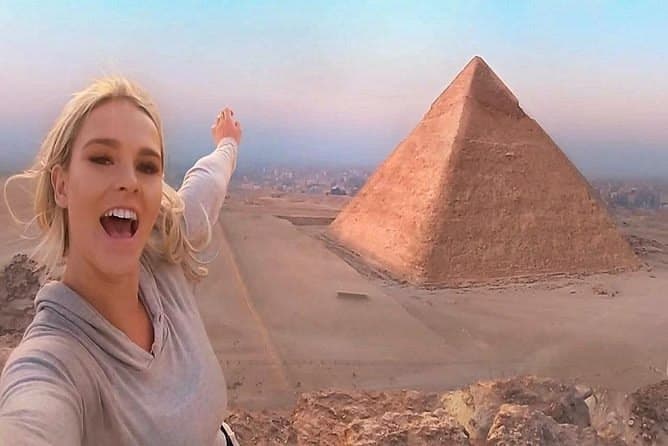 Tour delle Piramidi del Cairo da Sharm El Sheikh: Una Giornata Indimenticabile